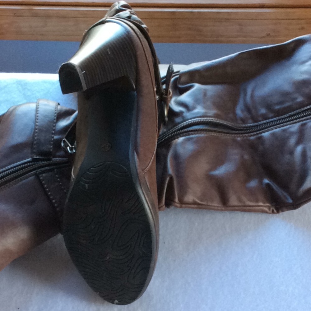 Boots - Picture 4 of 4
